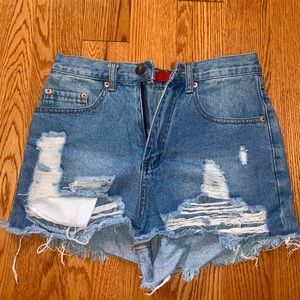 DENIM RIPPED SHORTS